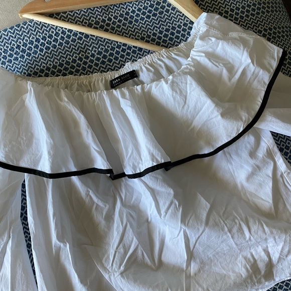 ZARA OFF THE SHOULDER TOP 🤍 - Picture 2 of 3